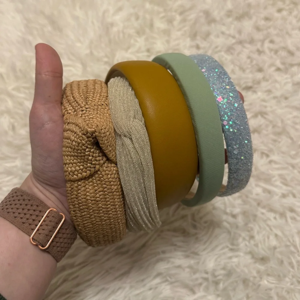 Acrylic Headband Holder And Five Headbands Headband Tower with headband pack